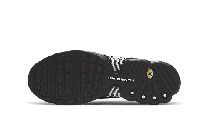 AirMaxPlus3BlackWhite2_800x.png