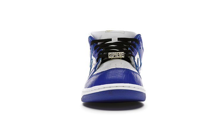 Nike-SB-Dunk-LowSupreme-Stars-Hyper-Royal-2.jpg