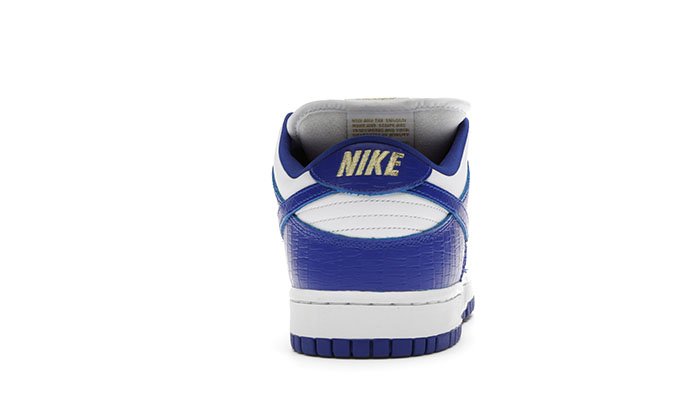 Nike-SB-Dunk-LowSupreme-Stars-Hyper-Royal-4.jpg