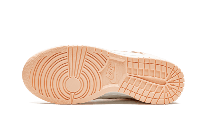dunk-high-crimson-tint-578500_800x.png