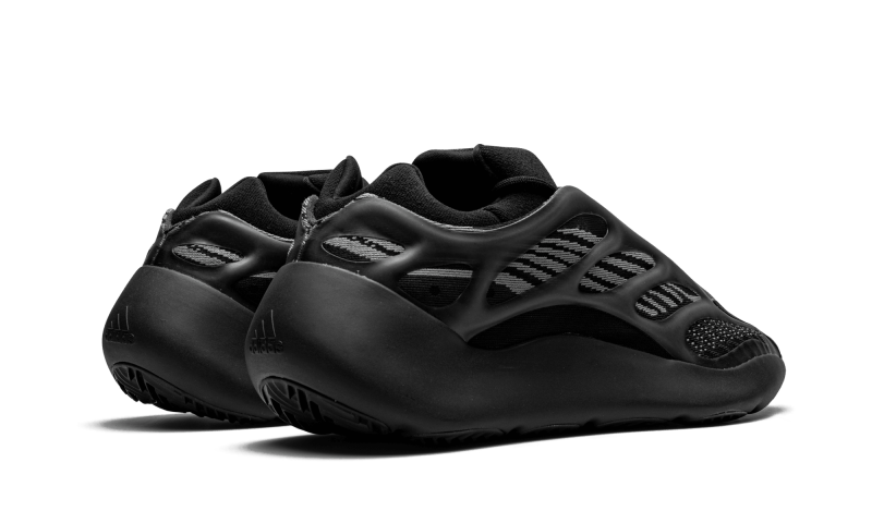 yeezy-700-v3-alvah-822074_800x.png